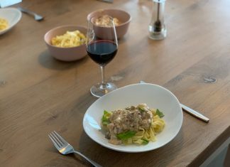 Tagliatelle met appel en pancetta Tagliatelle met appel en pancetta serveren