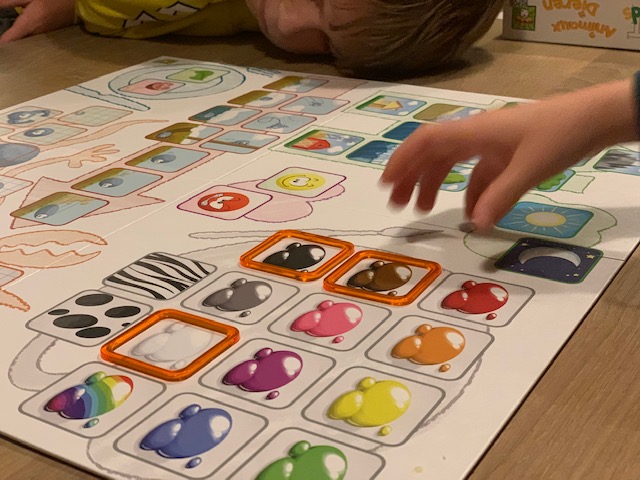 leuk bordspel voor kinderen concept kids dieren
