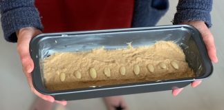 Koolhydraatarm bananenbrood, lekker en simpel! bananenbrood koolhydraatarm in bakblik