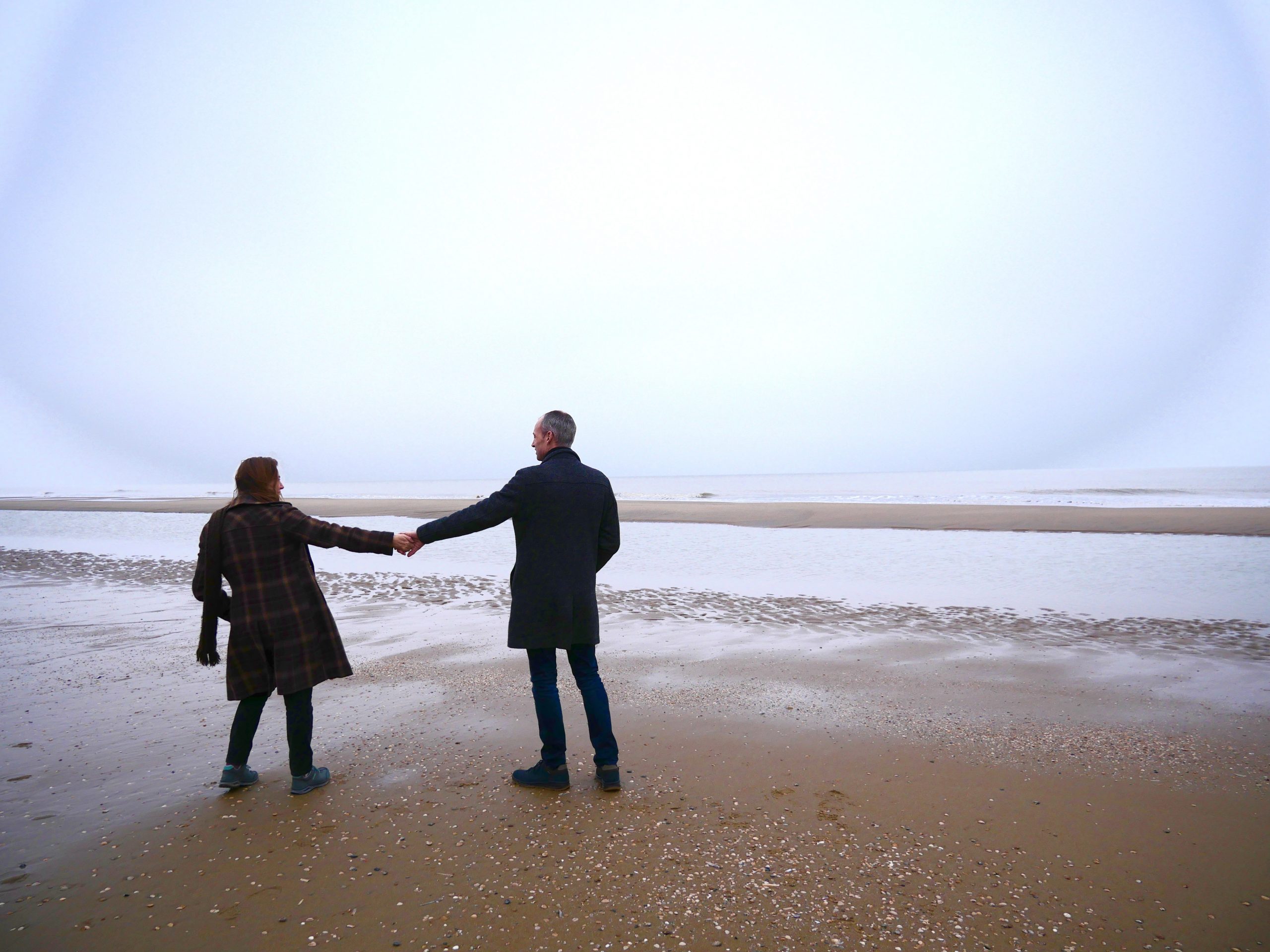 wandelen op het strand met lowa