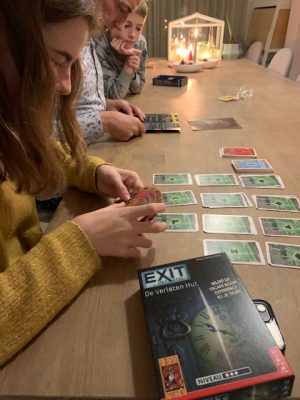 escape room spel de verlaten hut