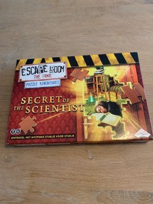 escape room the game secrets of the scientist