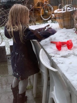 Speelgoed voor in de sneeuw fee sneeuw jan 2021