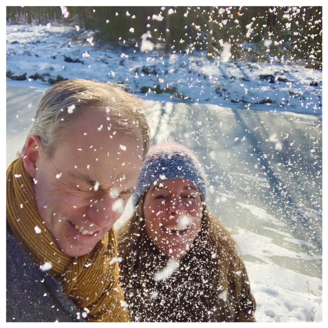 Juut en maik in de sneeuw valentijn 2021