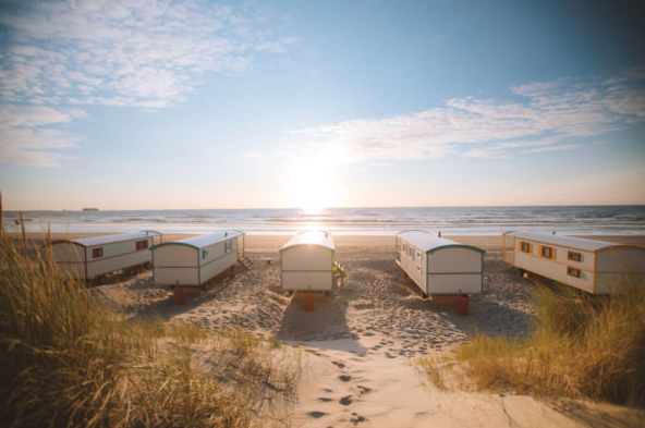 Dit zijn de allerleukste strandhuisjes van Nederland Pipowagen aan Zee