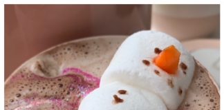 Warme chocolademelk met een sneeuwman sneeuwman chocolademelk marshmallow