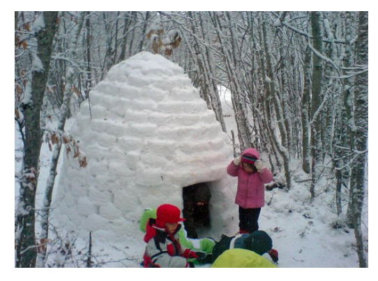 speelgoed voor in de sneeuw iglo bouwen