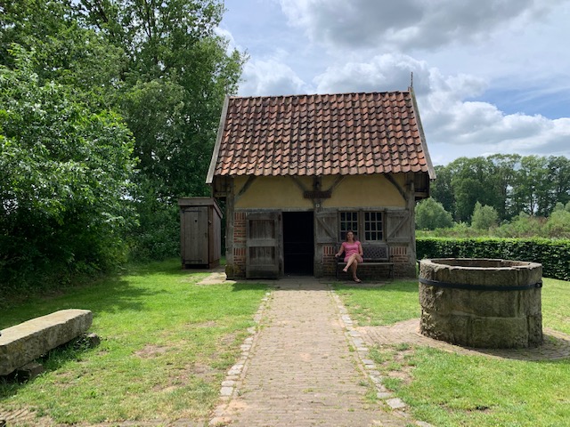 huisje met waterput twente