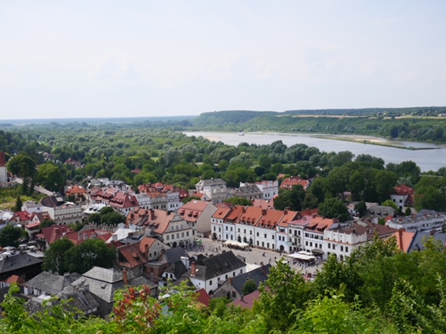 view kazimierz dolny vanaf de 3 kruizen heuvel