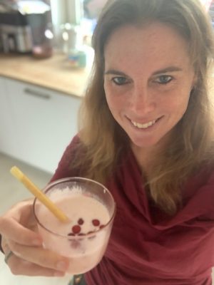 gezonde smoothie roze aug 2021