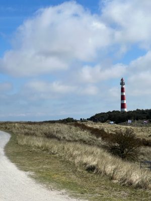 vuurtoren ameland met weg