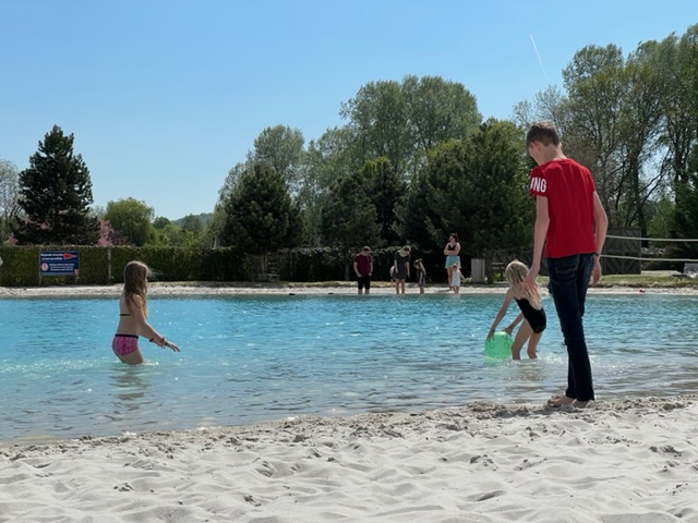 spelen strandje camping la croix du vieux pont