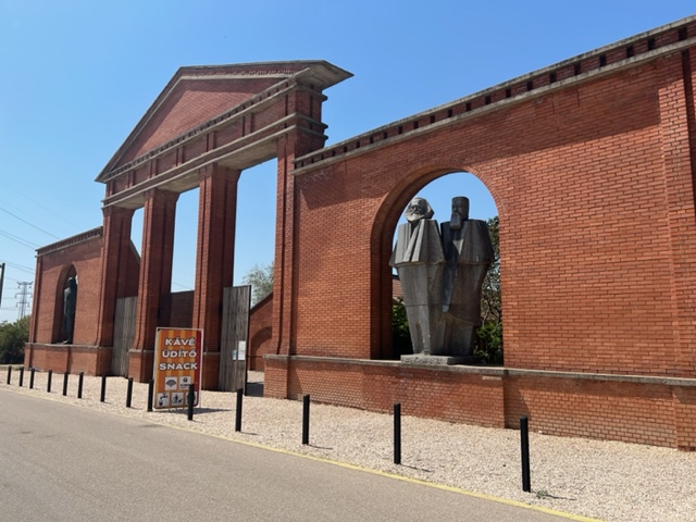 memento park boedapest voorkant