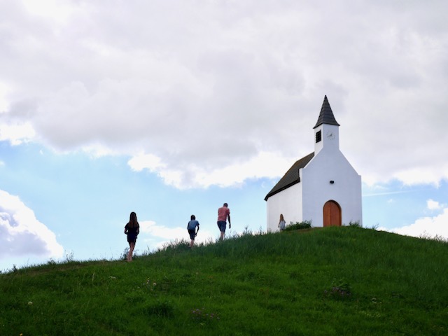 kerkje op terp leidschenveen