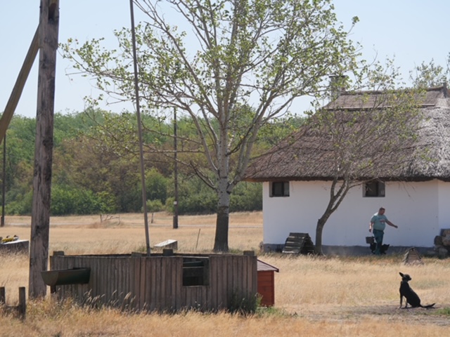 huis met waterput poesta