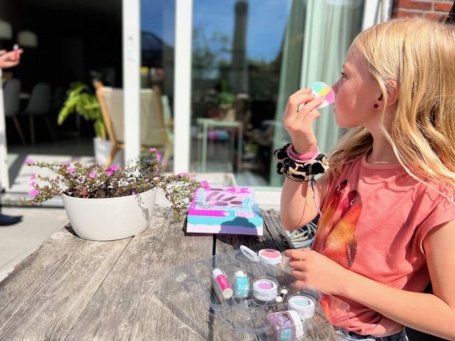 poederen met kinder make up