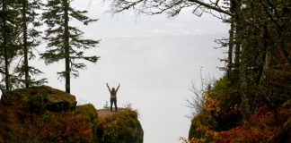 Wandelen naar Mørkgonga in Noorwegen Mørkgonga mistig