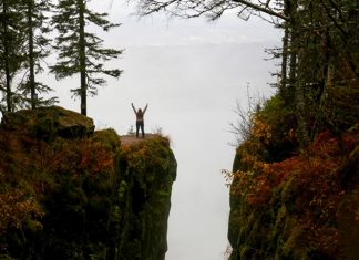 Wandelen naar Mørkgonga in Noorwegen Mørkgonga mistig