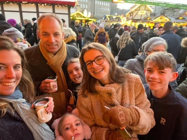 family op de kerstmarkt dortmund