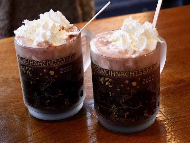 warme chocolademelk met slagroom kerstmarkt dortmund