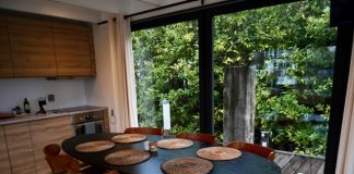 Surla houseboot, idyllisch overnachten aan het water Surla Houseboat keuken