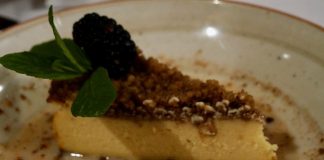 Cheesecake met zoete aardappel, dulce leche en noten Cheesecake met zoete aardappel, dulce leche en noten