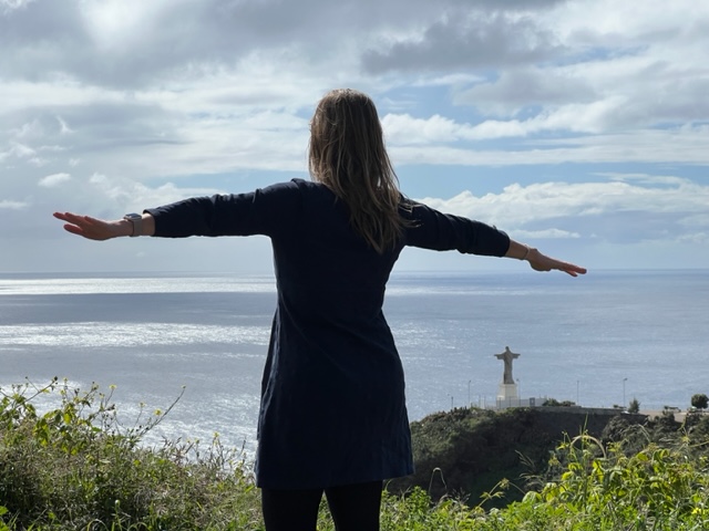 Judith doet beeld Cristo Rei na