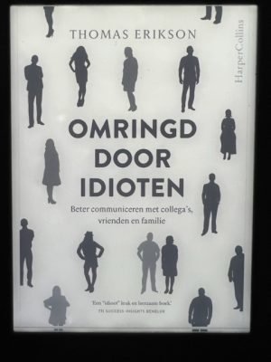 omringd door idioten