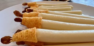 Kindertraktatie potloden van kaas met Bugles Kindertraktatie potloden van kaas met Bugles