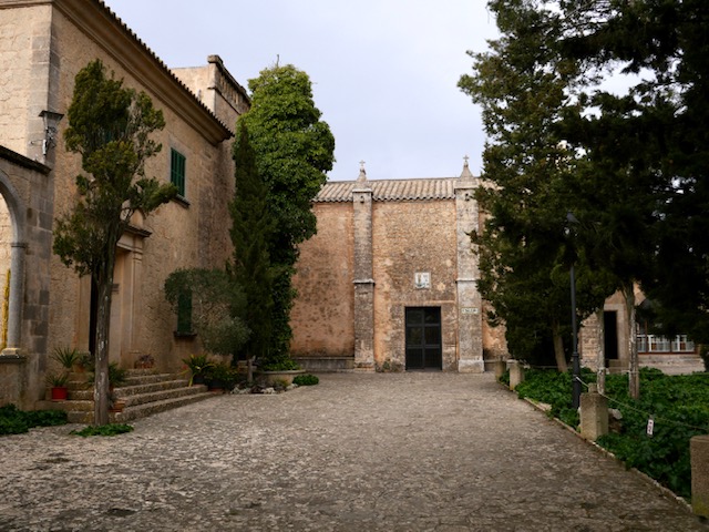 Kloosterberg Puig de Randa op Mallorca binnenplaats