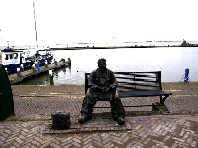 standbeeld volendam