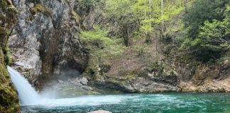 De wandeling naar Syri Kalter Theth syri kalter THETH