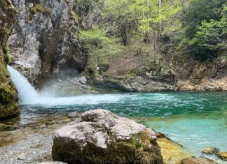 De wandeling naar Syri Kalter Theth syri kalter THETH