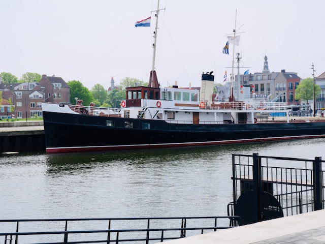 Hotelboot Koningin Emma