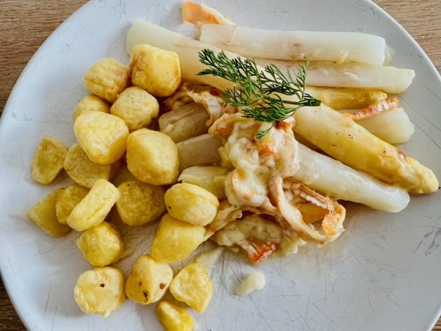 asperges met clemont rouge kaas en portsiroop uit de oven