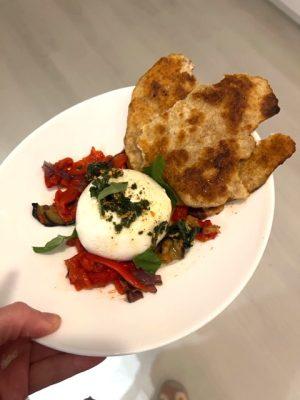 burrata met paprika en aubergine