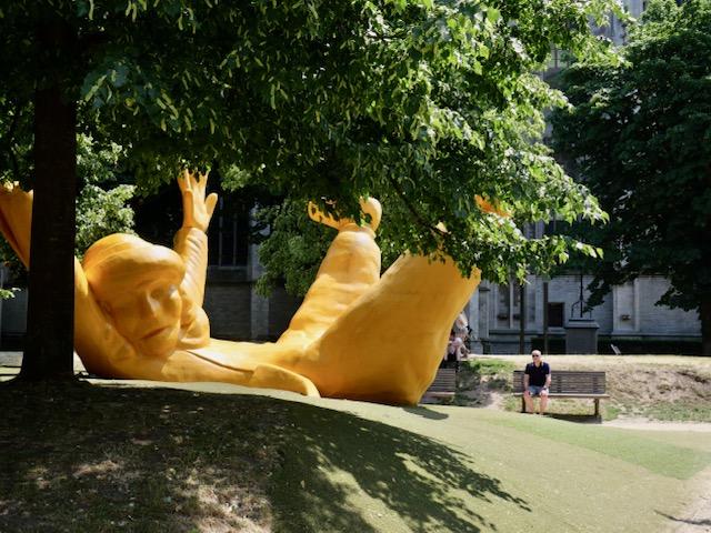 geel poppetje prikkelen mechelen