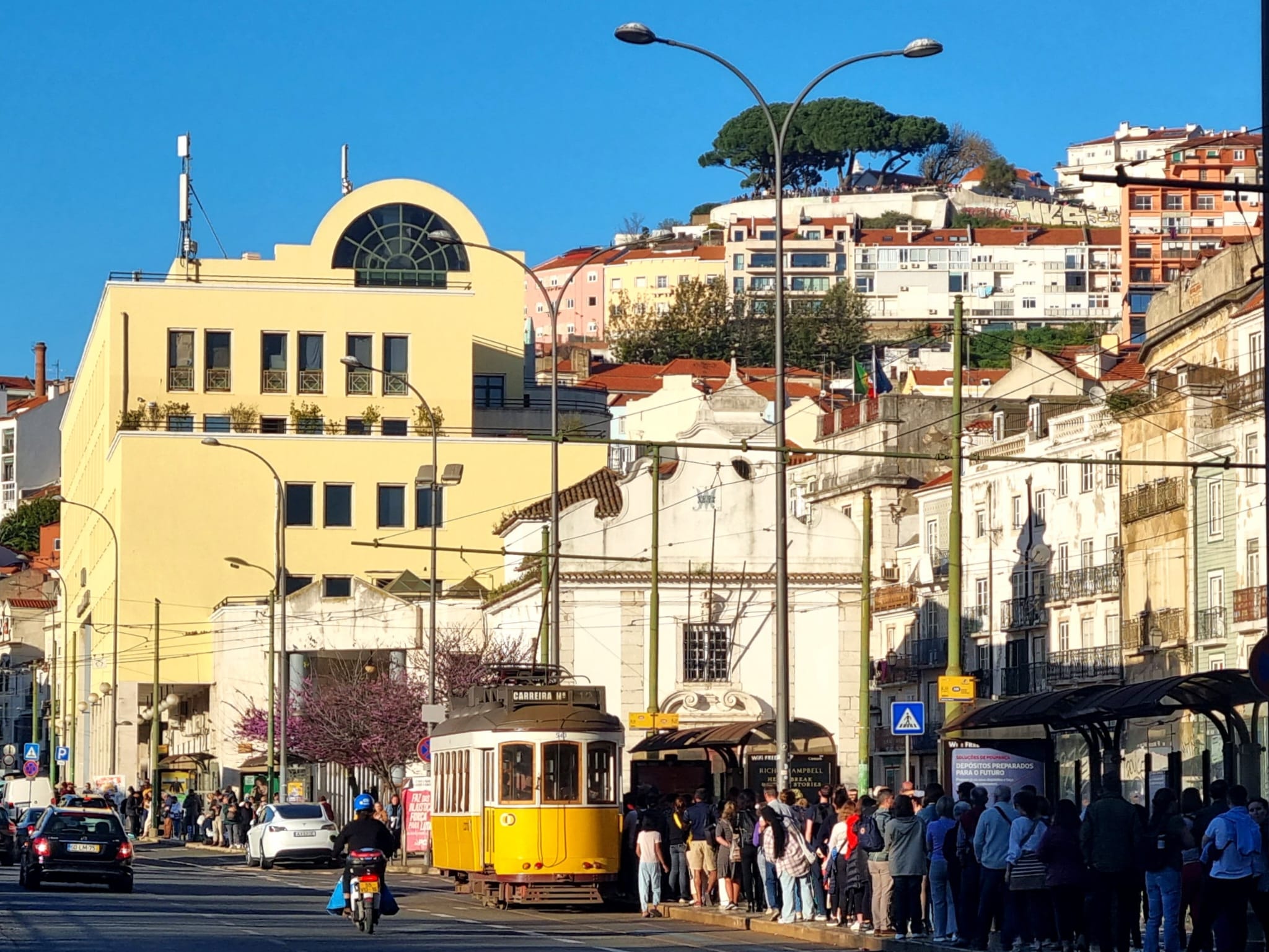 foto opstapplek tram 28 Lissabon