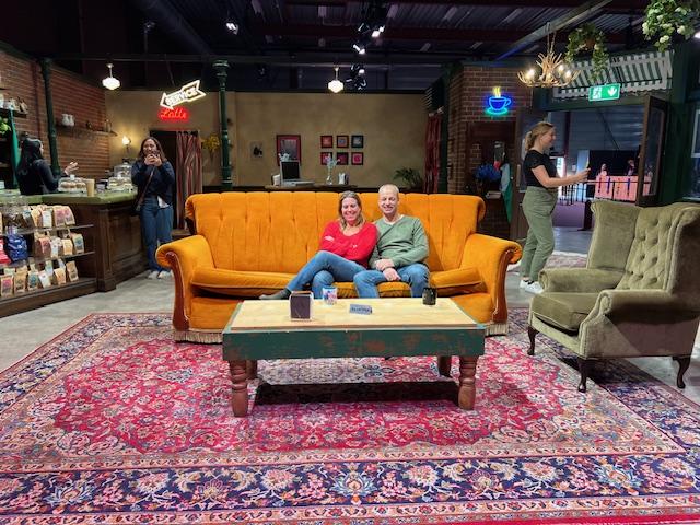 Central Perk oranje bank