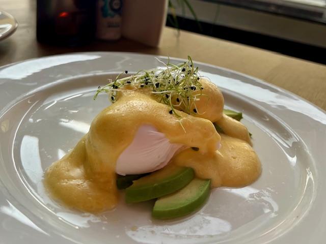 IJ kantine eggs benedict