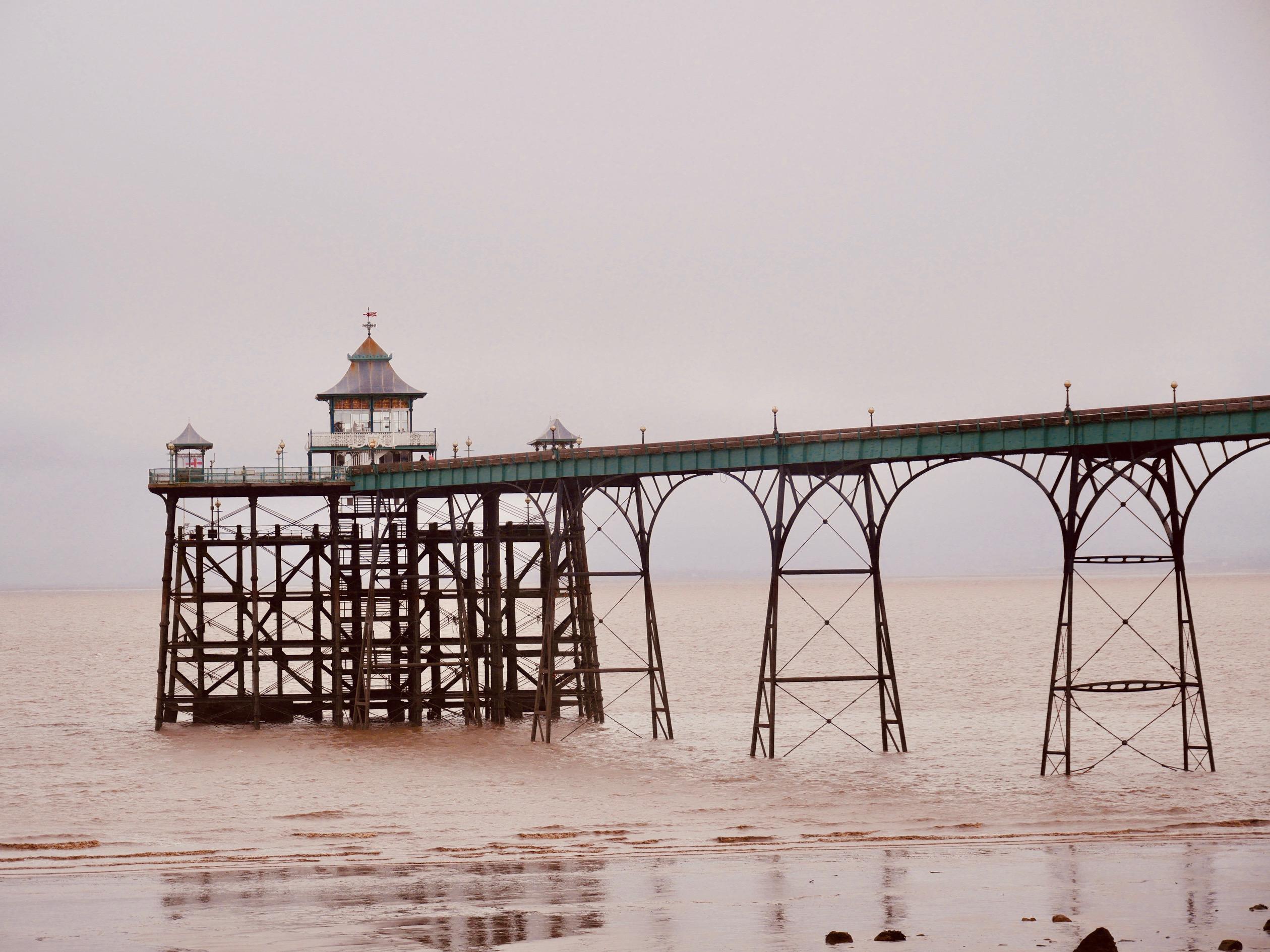 Clevedon pier laag water