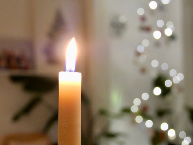 kaars met kerstboom