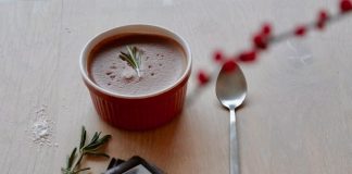 Chocolademousse met rozemarijn en zeezout recept chocolademousse