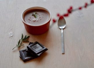 Chocolademousse met rozemarijn en zeezout recept chocolademousse