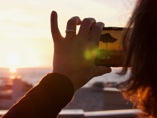 foto maken van de ondergaande zon