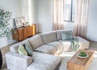 Trendy accessoires die je woonkamer compleet maken panelen bank