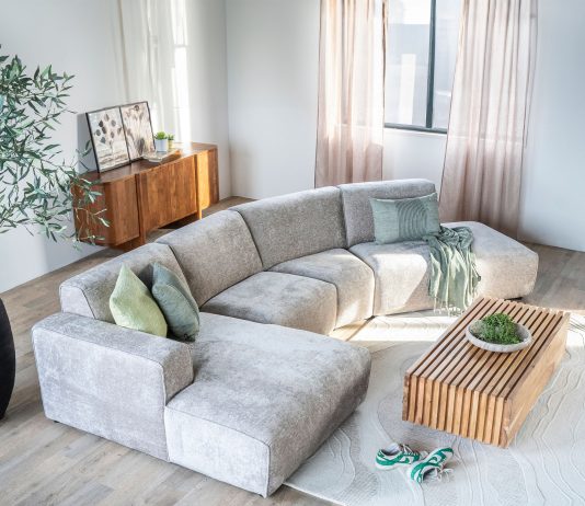 Trendy accessoires die je woonkamer compleet maken panelen bank